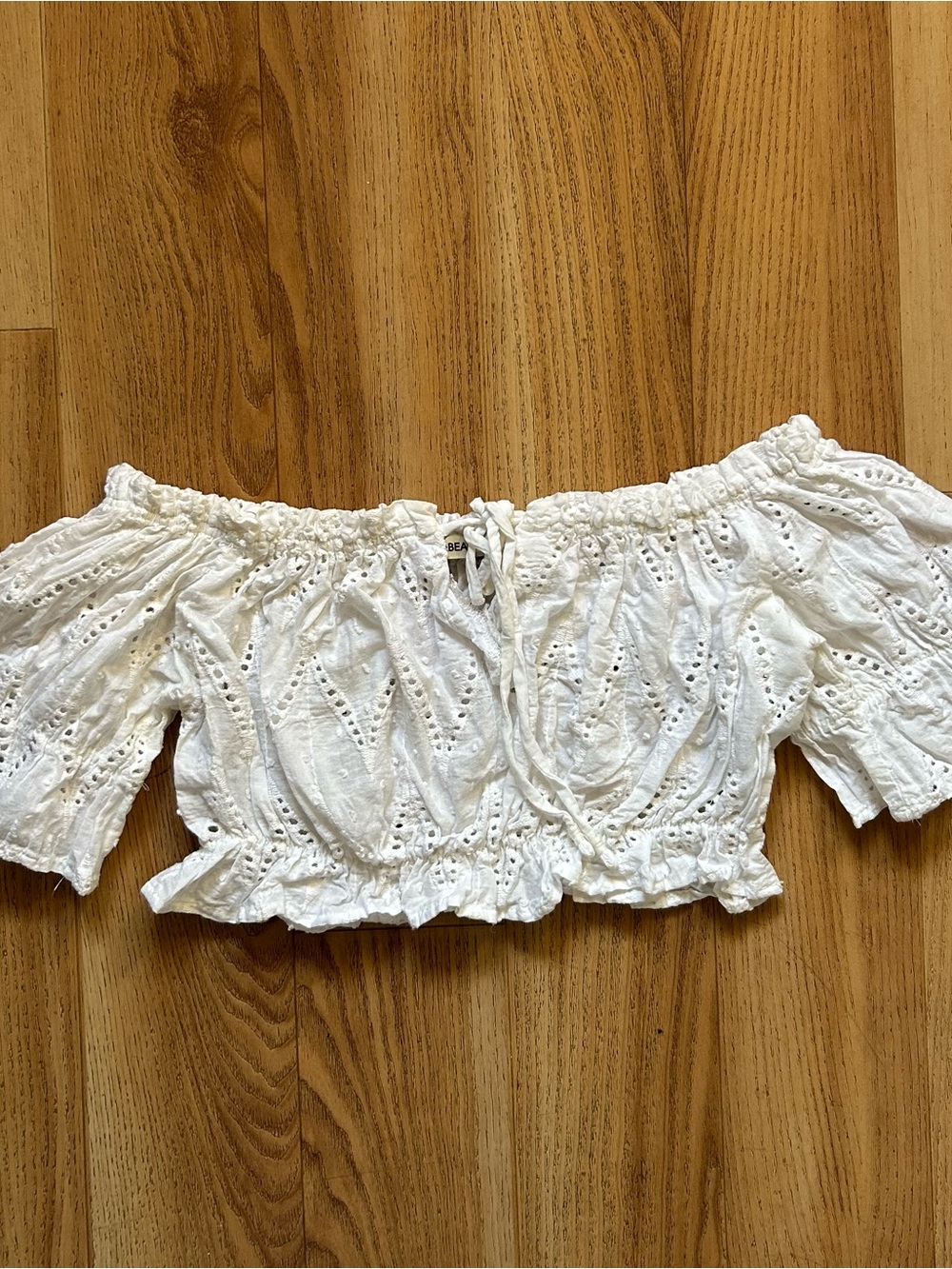 Pull&bear White Eyelet Off-Shoulder Crop Top
